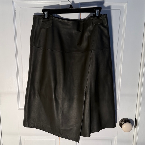 Classiques Entier Nordstrom,
Full lined LEATHER Skirt! Dark Gray/Green Size 10 - Picture 7 of 8